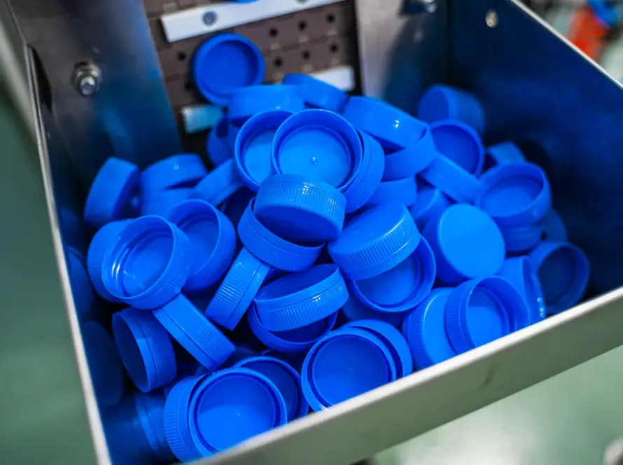 Produccion de embotellado vasos de plastico para botellas equipo en la planta de productos lacteos - Secchio Envases México