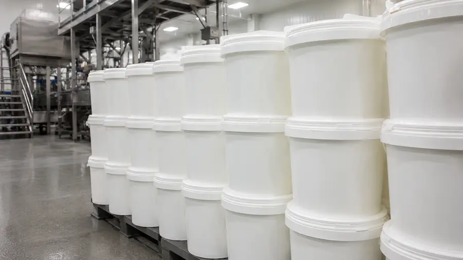 Cubetas de plástico grado alimenticio HDPE virgen en línea de producción